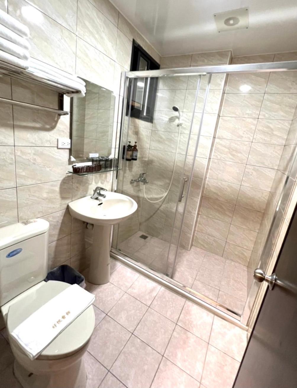 Haoyue Hotel Жинченг Екстериор снимка